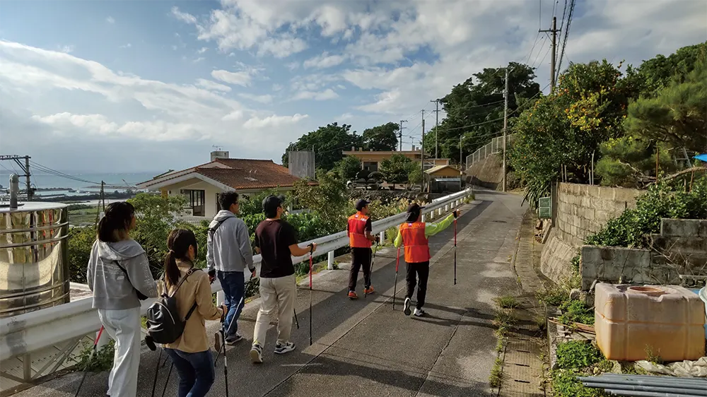 沖縄の里山を歩く