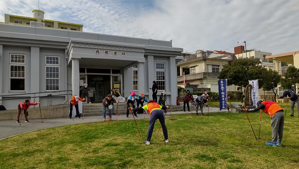 与那原駅舎